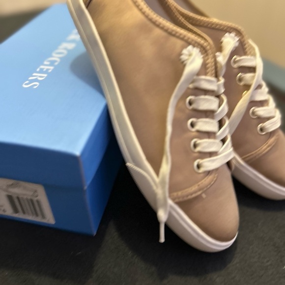 Jack Rogers Lia Satin Sneaker NWOT Sz 7 1/2 - Picture 7 of 15